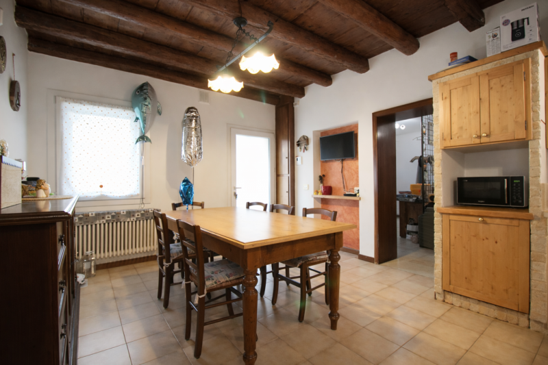 BOLZANO VICENTINO. In pieno centro paese, proponiamo in vendita una casa terracielo che ti stupir...