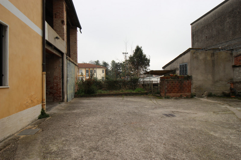 BOLZANO VICENTINO. In pieno centro paese, proponiamo in vendita una casa terracielo che ti stupir...