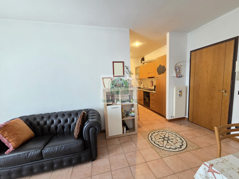 Se cerchi la comodità del centro senza rinunciare alla tranquillità, questo appartamento al primo...