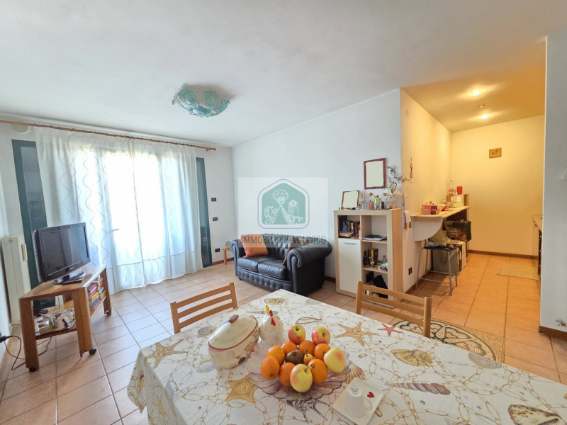 Se cerchi la comodità del centro senza rinunciare alla tranquillità, questo appartamento al primo...