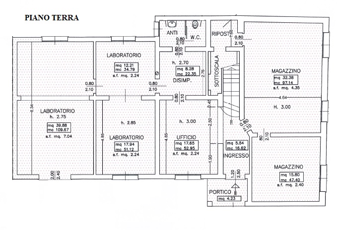 In posizione visibilissima in pieno centro a Polverara lungo la via principale, proponiamo labora...
