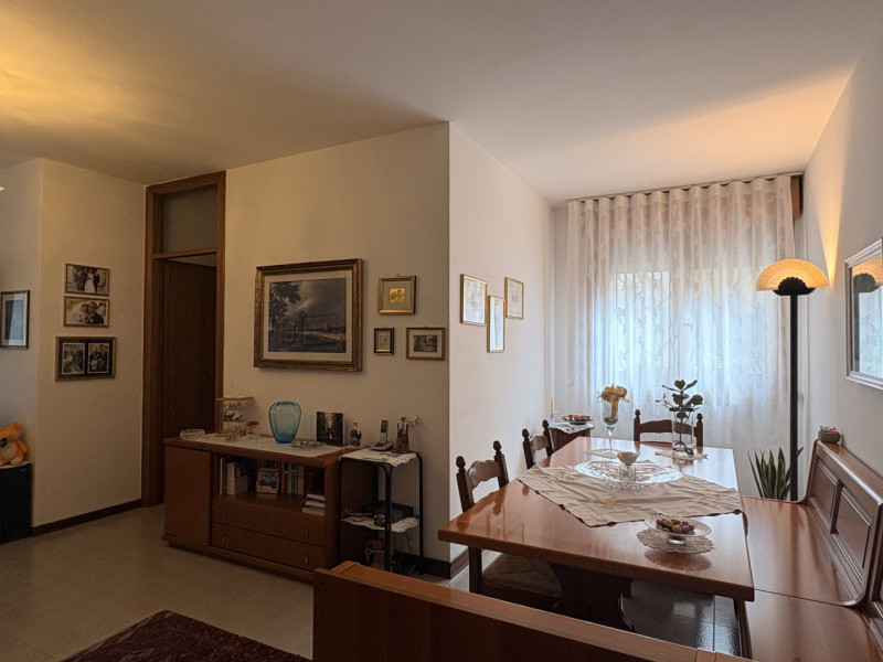 Se stai cercando un appartamento che coniughi spazio e comfort, ti presentiamo questo splendido q...