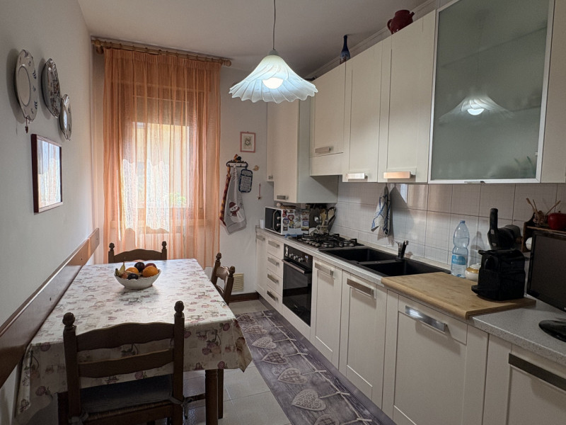 Se stai cercando un appartamento che coniughi spazio e comfort, ti presentiamo questo splendido q...