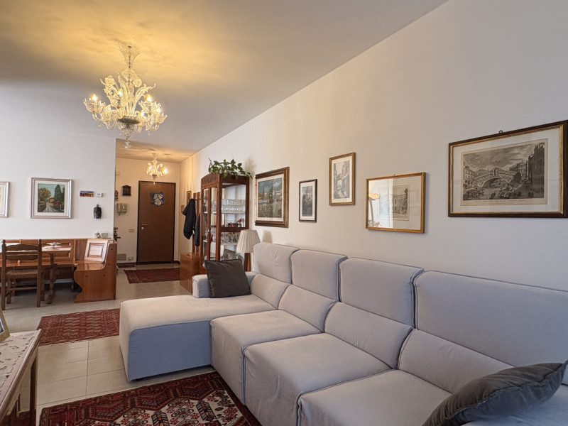 Se stai cercando un appartamento che coniughi spazio e comfort, ti presentiamo questo splendido q...