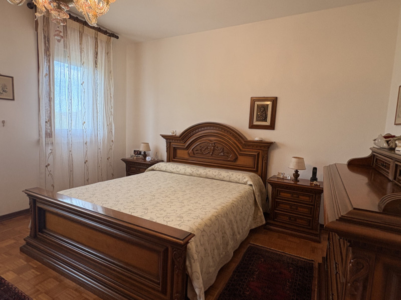 Se stai cercando un appartamento che coniughi spazio e comfort, ti presentiamo questo splendido q...