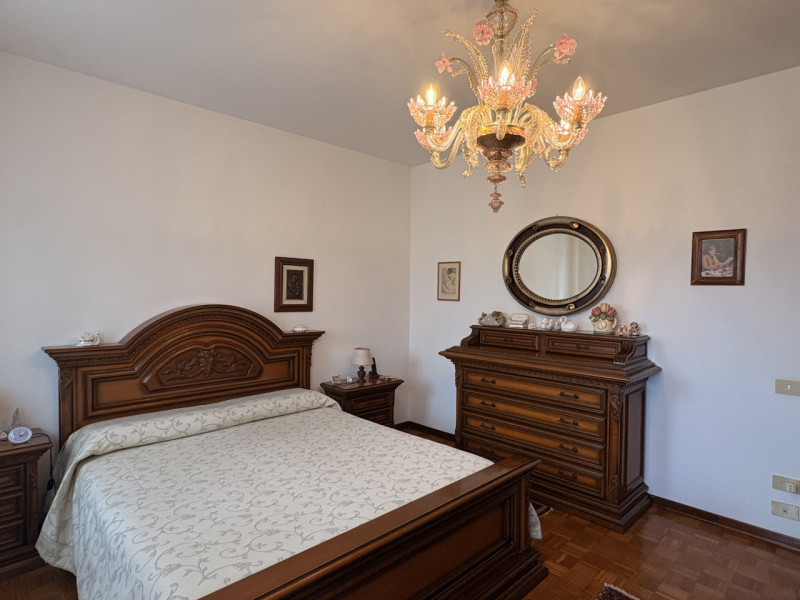 Se stai cercando un appartamento che coniughi spazio e comfort, ti presentiamo questo splendido q...