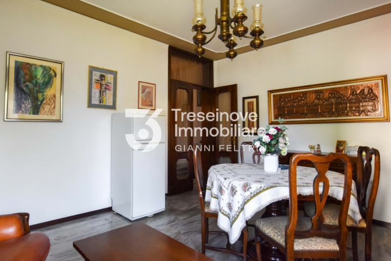 (Per INFO Feltrin ing. Gianni) Proponiamo in vendita bifamiliare disposta su tre livelli a Castag...