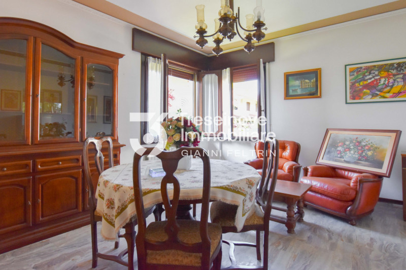 (Per INFO Feltrin ing. Gianni) Proponiamo in vendita bifamiliare disposta su tre livelli a Castag...