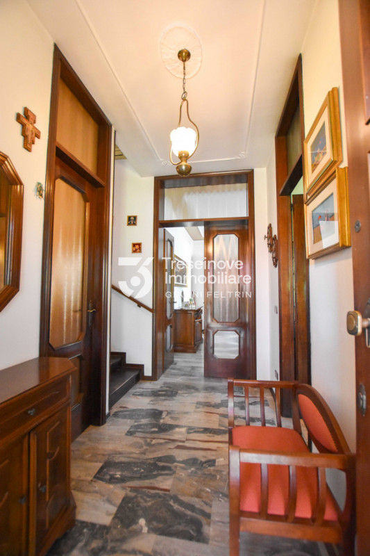 (Per INFO Feltrin ing. Gianni) Proponiamo in vendita bifamiliare disposta su tre livelli a Castag...