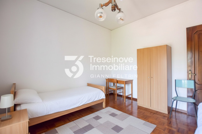 (Per INFO Feltrin ing. Gianni) Proponiamo in vendita bifamiliare disposta su tre livelli a Castag...