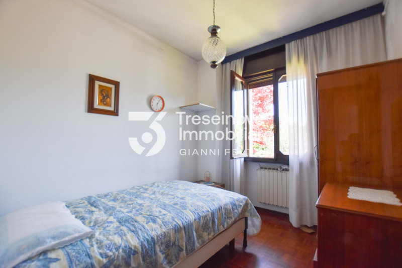 (Per INFO Feltrin ing. Gianni) Proponiamo in vendita bifamiliare disposta su tre livelli a Castag...