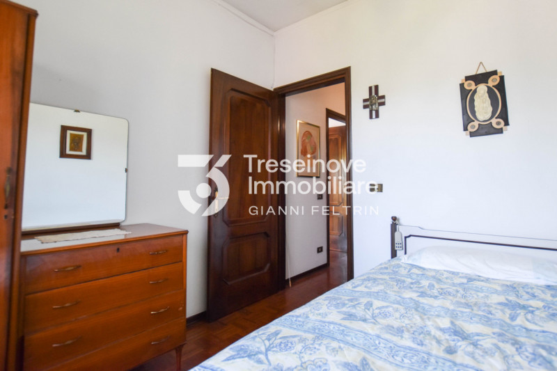 (Per INFO Feltrin ing. Gianni) Proponiamo in vendita bifamiliare disposta su tre livelli a Castag...