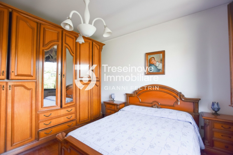 (Per INFO Feltrin ing. Gianni) Proponiamo in vendita bifamiliare disposta su tre livelli a Castag...