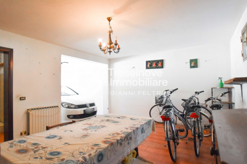 (Per INFO Feltrin ing. Gianni) Proponiamo in vendita bifamiliare disposta su tre livelli a Castag...