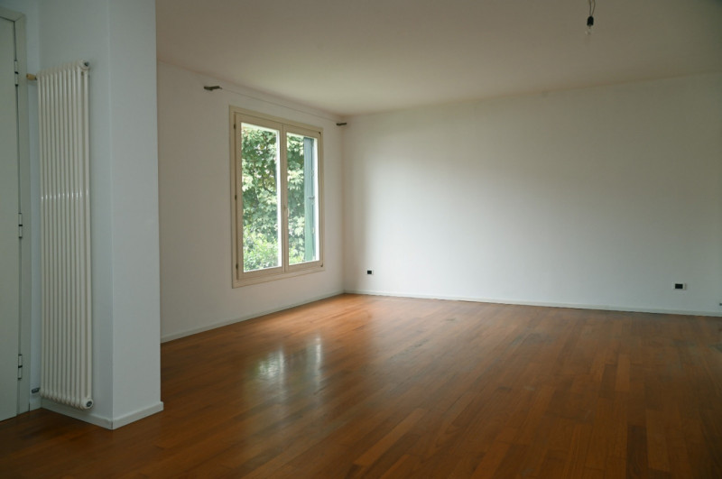 Scoprite questa affascinante villa unifamiliare, situata in una posizione unica di Monselice, car...