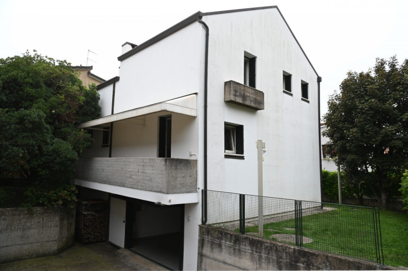 Scoprite questa affascinante villa unifamiliare, situata in una posizione unica di Monselice, car...