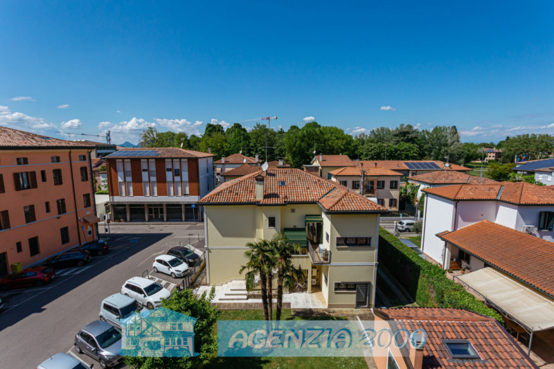 BELLISSIMA VISTA SUI TETTI DI CONSELVE!!! HO L'APPARTAMENTO CON TRAVI A VISTA PERFETTO PER TE !!!...