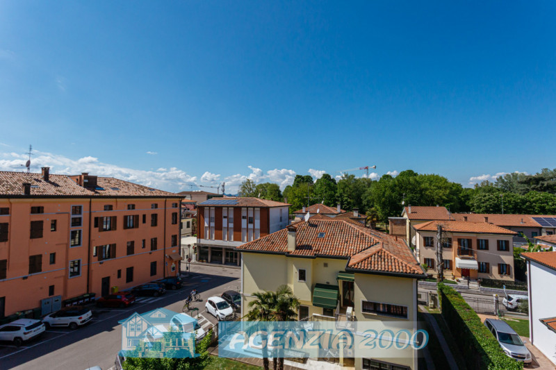 BELLISSIMA VISTA SUI TETTI DI CONSELVE!!! HO L'APPARTAMENTO CON TRAVI A VISTA PERFETTO PER TE !!!...