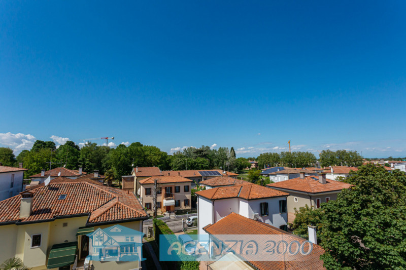 BELLISSIMA VISTA SUI TETTI DI CONSELVE!!! HO L'APPARTAMENTO CON TRAVI A VISTA PERFETTO PER TE !!!...