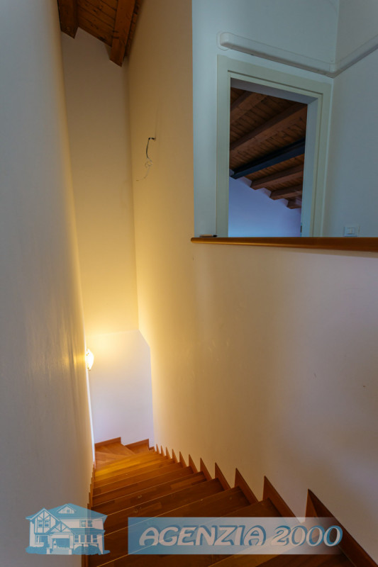 BELLISSIMA VISTA SUI TETTI DI CONSELVE!!! HO L'APPARTAMENTO CON TRAVI A VISTA PERFETTO PER TE !!!...