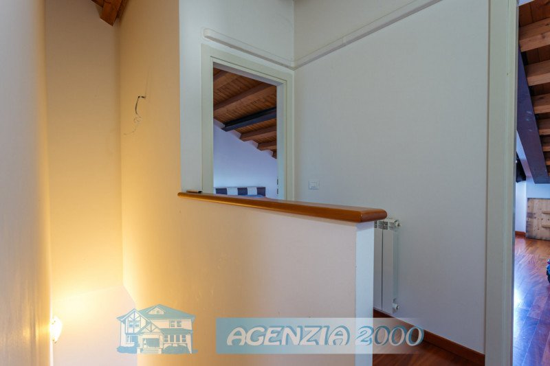 BELLISSIMA VISTA SUI TETTI DI CONSELVE!!! HO L'APPARTAMENTO CON TRAVI A VISTA PERFETTO PER TE !!!...