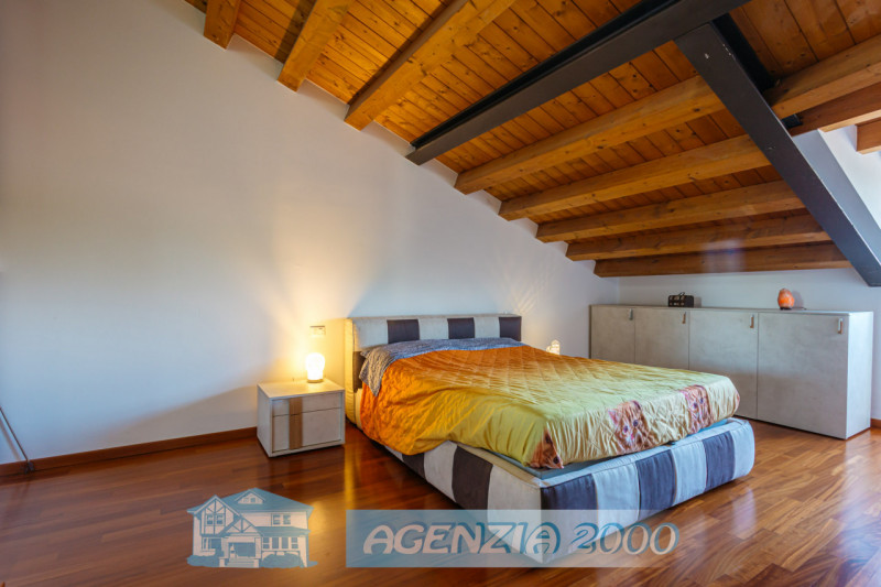 BELLISSIMA VISTA SUI TETTI DI CONSELVE!!! HO L'APPARTAMENTO CON TRAVI A VISTA PERFETTO PER TE !!!...