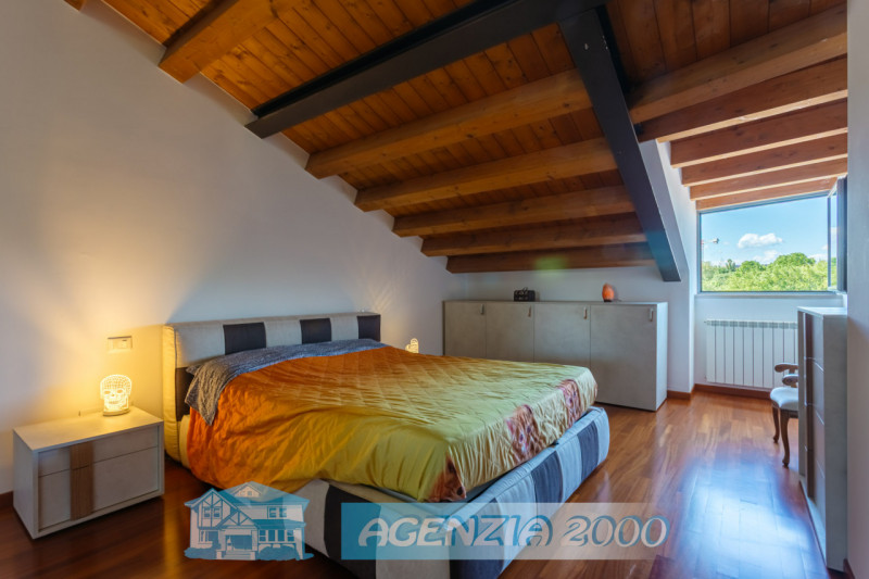 BELLISSIMA VISTA SUI TETTI DI CONSELVE!!! HO L'APPARTAMENTO CON TRAVI A VISTA PERFETTO PER TE !!!...