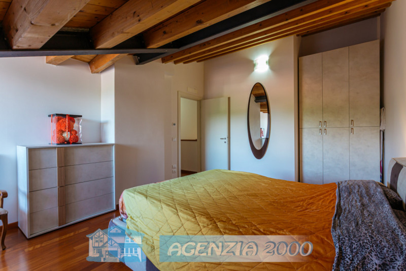 BELLISSIMA VISTA SUI TETTI DI CONSELVE!!! HO L'APPARTAMENTO CON TRAVI A VISTA PERFETTO PER TE !!!...