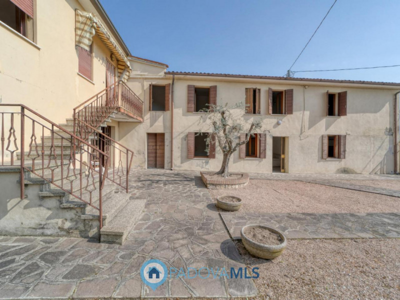 Immobile in esclusiva al Gruppo Padova MLS
MONSELICE Zona Solana, ai piedi del colle Montericco i...