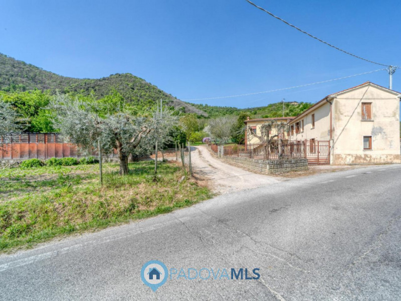 Immobile in esclusiva al Gruppo Padova MLS
MONSELICE Zona Solana, ai piedi del colle Montericco i...