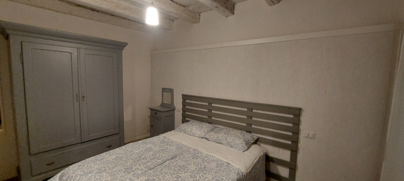 Piazzola sul Brenta in centro paese, affittasi da subito camera da letto arredata situata al prim...