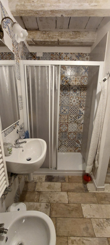 Piazzola sul Brenta in centro paese, affittasi da subito camera da letto arredata situata al prim...