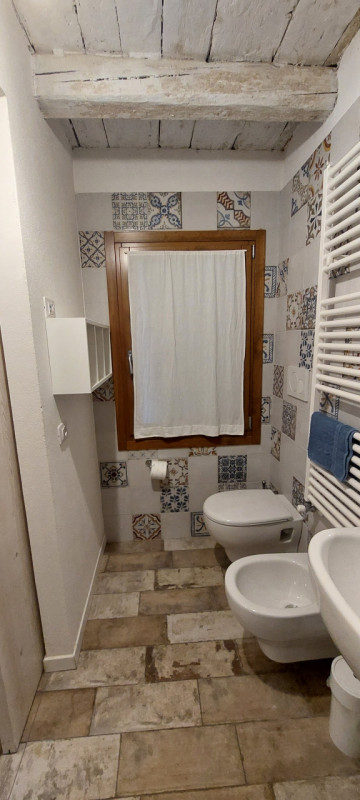 Piazzola sul Brenta in centro paese, affittasi da subito camera da letto arredata situata al prim...