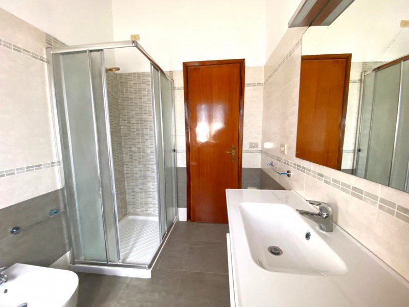 Porzione di bifamiliare situata in una zona semicentrale della storica cittadina di Monselice, un...