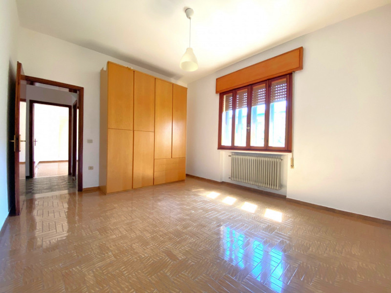 Porzione di bifamiliare situata in una zona semicentrale della storica cittadina di Monselice, un...