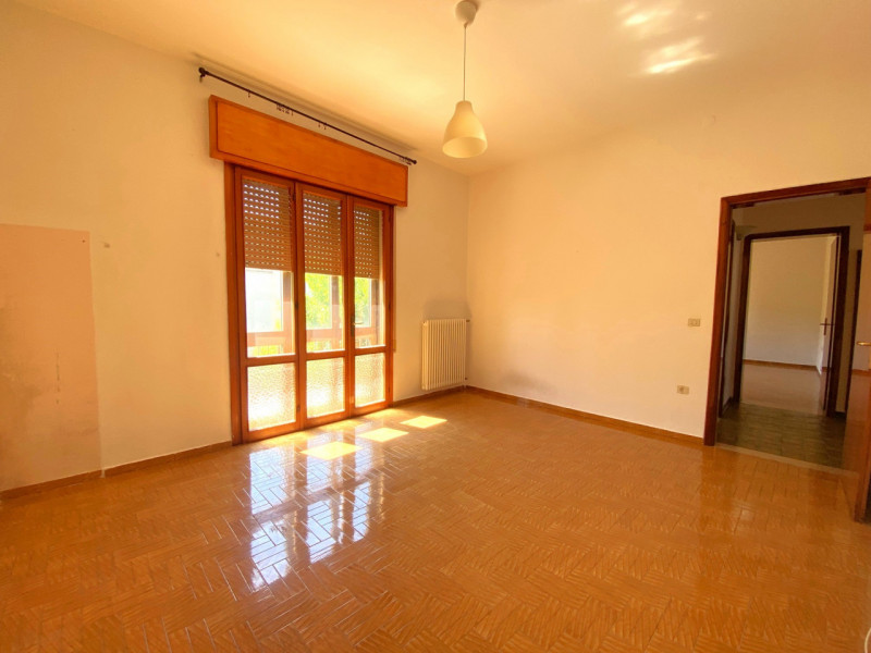 Porzione di bifamiliare situata in una zona semicentrale della storica cittadina di Monselice, un...