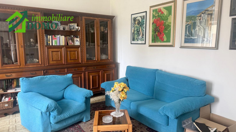 Proponiamo in vendita, nel cuore di Cogollo del Cengio, una splendida casa singola terratetto dis...