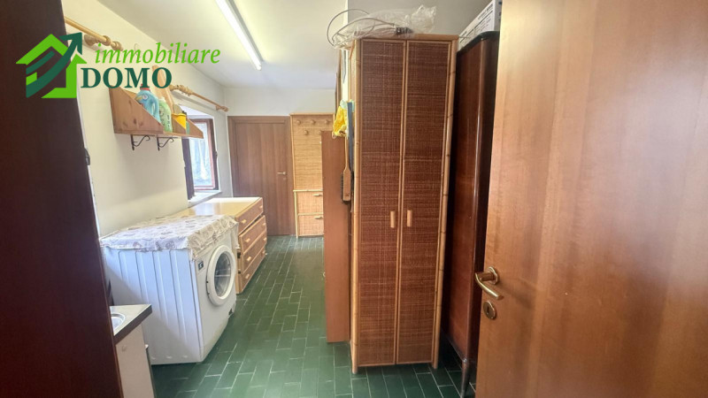 Proponiamo in vendita, nel cuore di Cogollo del Cengio, una splendida casa singola terratetto dis...