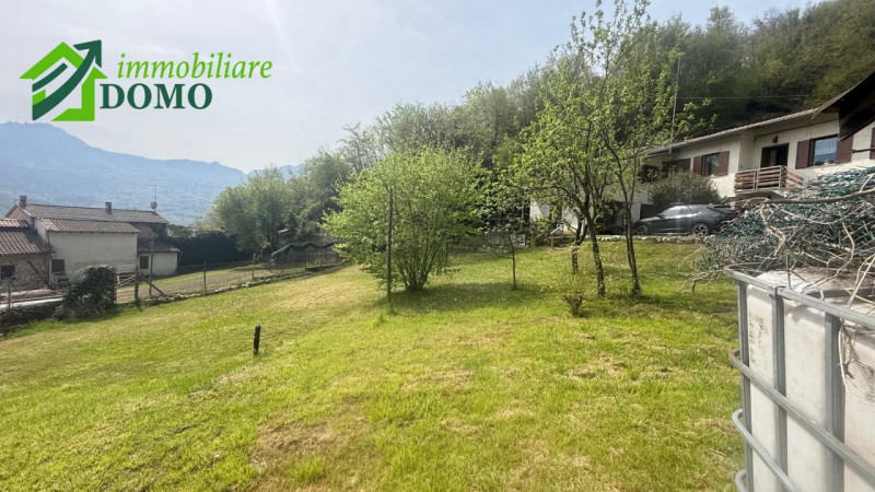 Proponiamo in vendita, nel cuore di Cogollo del Cengio, una splendida casa singola terratetto dis...