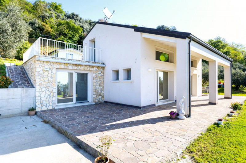 In una bellissima posizione rialzata a Baone, località Calaone, proponiamo in vendita spettacolar...