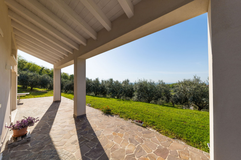 In una bellissima posizione rialzata a Baone, località Calaone, proponiamo in vendita spettacolar...