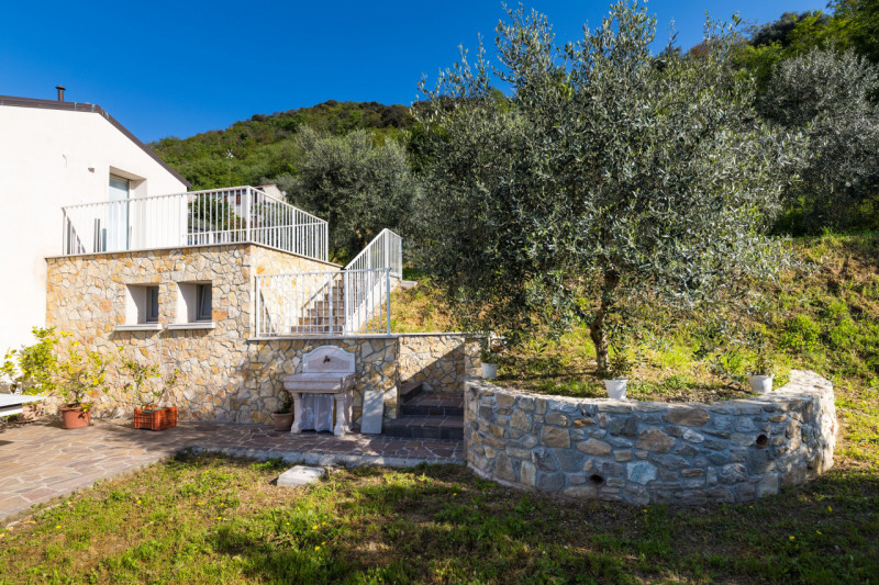 In una bellissima posizione rialzata a Baone, località Calaone, proponiamo in vendita spettacolar...