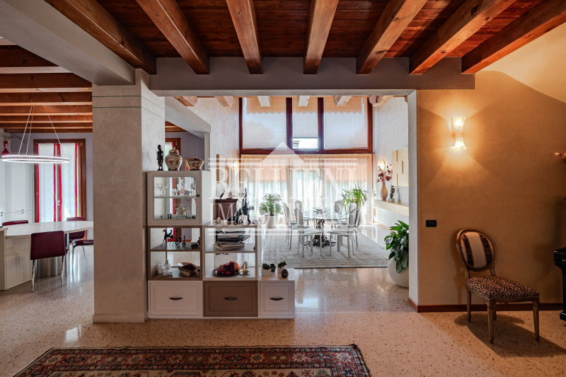 COSTABISSARA - Proponiamo in vendita straordinaria villa moderna situata nelle vicinanze di Costa...
