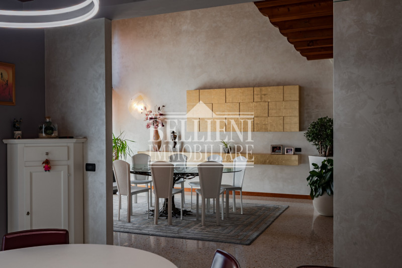 COSTABISSARA - Proponiamo in vendita straordinaria villa moderna situata nelle vicinanze di Costa...
