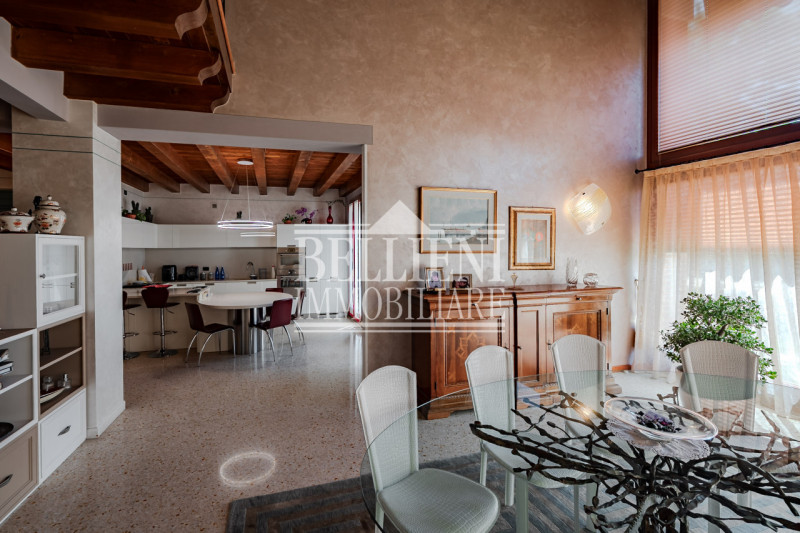 COSTABISSARA - Proponiamo in vendita straordinaria villa moderna situata nelle vicinanze di Costa...