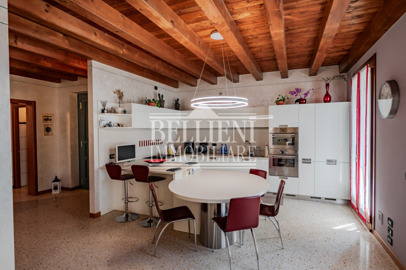 COSTABISSARA - Proponiamo in vendita straordinaria villa moderna situata nelle vicinanze di Costa...
