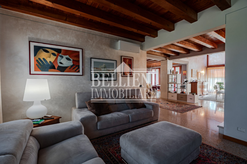 COSTABISSARA - Proponiamo in vendita straordinaria villa moderna situata nelle vicinanze di Costa...