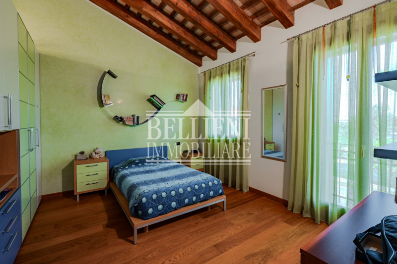 COSTABISSARA - Proponiamo in vendita straordinaria villa moderna situata nelle vicinanze di Costa...