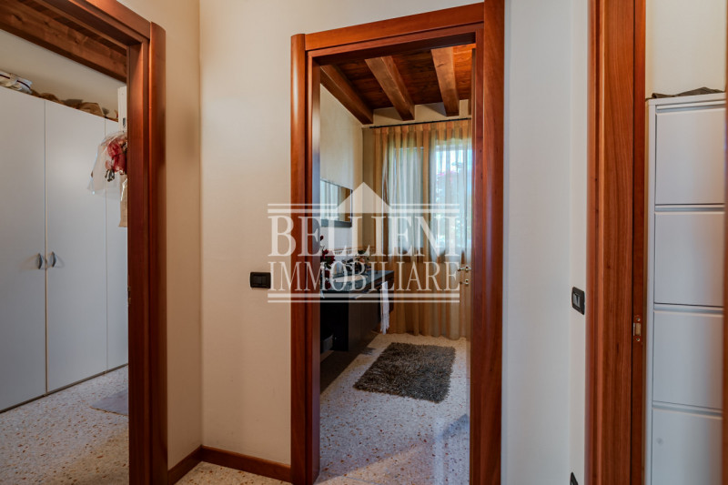 COSTABISSARA - Proponiamo in vendita straordinaria villa moderna situata nelle vicinanze di Costa...