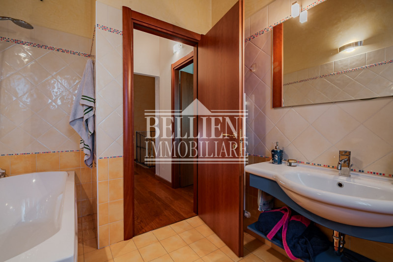 COSTABISSARA - Proponiamo in vendita straordinaria villa moderna situata nelle vicinanze di Costa...